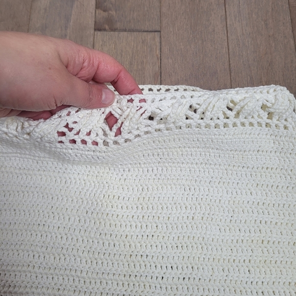 Hand knit white sleeveless top - Picture 9 of 10